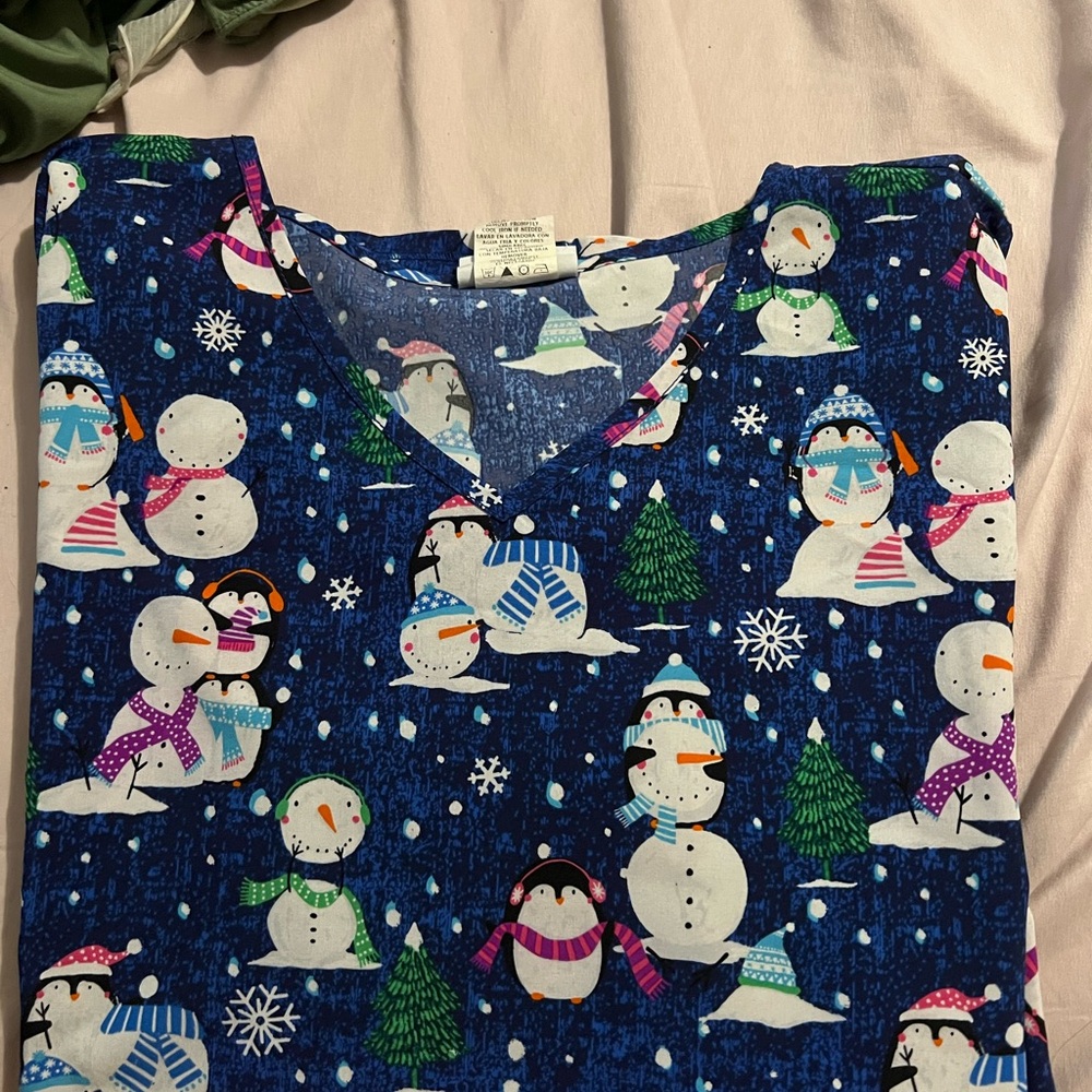 Printed Scrub Top- Snowman